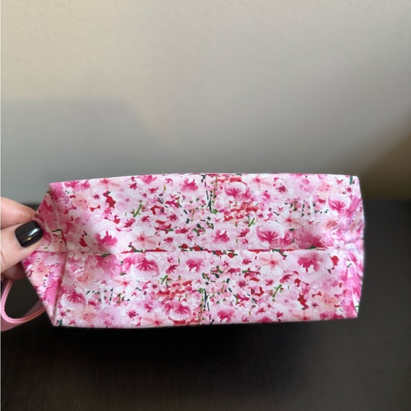 Dior Pink and White Cosmetic Bag with mini Dior lip maximizer. - Picture 9 of 9